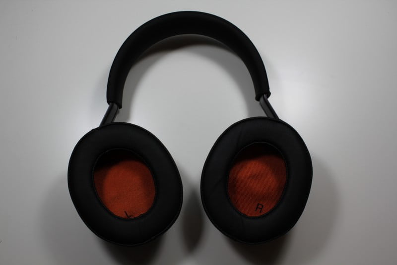 Leider kann der Kopfhörer nicht platzsparend zusammengeklappt werden